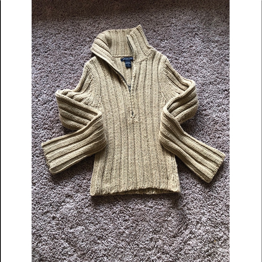 Abercrombie & Fitch Sweater in Tan